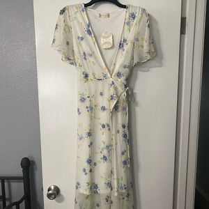 White floral Altar’d State dress. Size Medium.